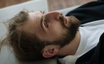 Jakie są różnice między zaburzeniami osobowości a chorobami psychicznymi?